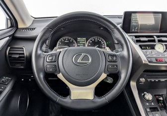 Подержанный автомобиль Lexus NX 2021 года (21 фото)