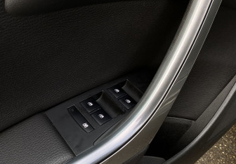 Подержанный автомобиль Opel Astra Hatchback 2012 года (17 фото)
