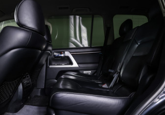 Подержанный автомобиль Toyota Land Cruiser Suv 2012 года (11 фото)