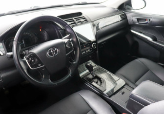 Подержанный автомобиль Toyota Camry Sedan 2013 года (7 фото)