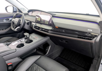 Подержанный автомобиль Changan UNI-K 2024 года (11 фото)