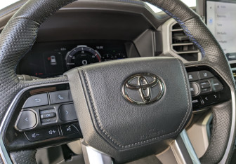 Подержанный автомобиль Toyota Sequoia 2023 года (8 фото)