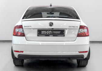 Подержанный автомобиль Skoda Octavia Liftback 2020 года (6 фото)