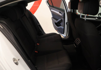 Подержанный автомобиль Volkswagen Passat Sedan 2015 года (17 фото)