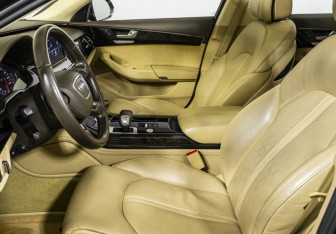 Подержанный автомобиль Audi A8 2014 года (12 фото)