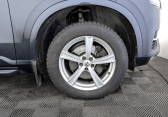 Подержанный автомобиль Volvo XC90 2018 года (18 фото)