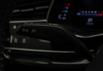 Подержанный автомобиль Audi Q8 2019 года (12 фото)