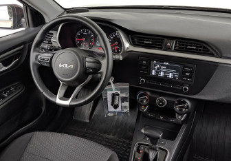 Подержанный автомобиль Kia Rio Hatchback 2022 года (29 фото)