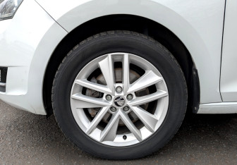 Подержанный автомобиль Skoda Rapid Liftback 2017 года (18 фото)