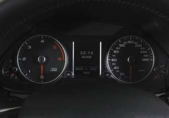 Подержанный автомобиль Audi Q5 2014 года (13 фото)
