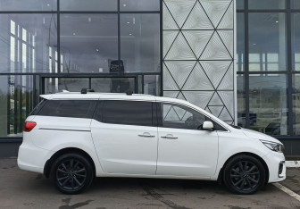 Подержанный автомобиль Kia Carnival 2018 года (4 фото)