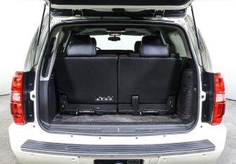 Подержанный автомобиль Chevrolet Tahoe 2012 года (17 фото)