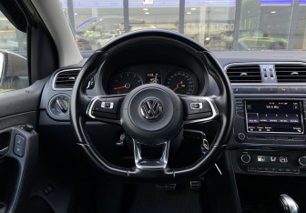 Подержанный автомобиль Volkswagen Polo Sedan 2018 года (14 фото)