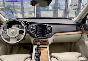 Подержанный автомобиль Volvo XC90 2015 года (12 фото)