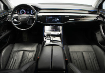 Подержанный автомобиль Audi A8 2022 года (32 фото)