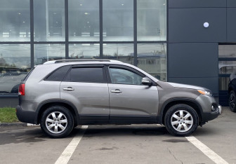 Подержанный автомобиль Kia Sorento 2011 года (4 фото)