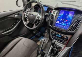 Подержанный автомобиль Ford Focus Wagon 2012 года (10 фото)