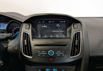 Подержанный автомобиль Ford Focus Hatchback 2019 года (15 фото)