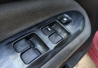 Подержанный автомобиль Mitsubishi Lancer Sedan 2005 года (16 фото)