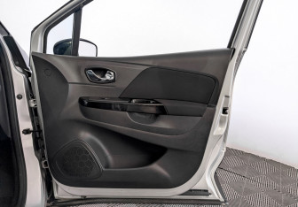 Подержанный автомобиль Renault Kaptur 2017 года (24 фото)