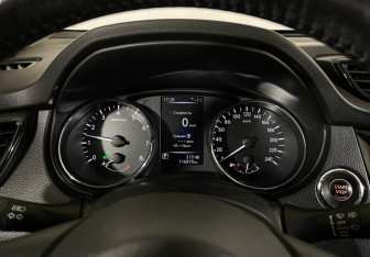 Подержанный автомобиль Nissan X-Trail 2018 года (11 фото)