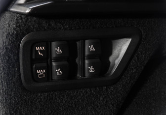 Подержанный автомобиль BMW X7 2021 года (24 фото)