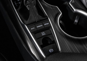 Подержанный автомобиль Toyota Camry Sedan 2022 года (18 фото)