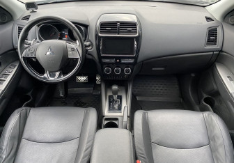 Подержанный автомобиль Mitsubishi ASX 2018 года (10 фото)