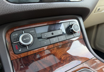 Подержанный автомобиль Volkswagen Touareg 2013 года (15 фото)