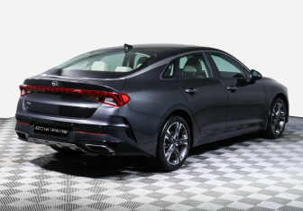 Подержанный автомобиль Kia K5 2021 года (5 фото)