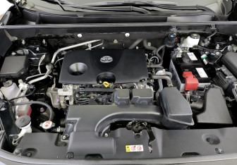 Подержанный автомобиль Toyota RAV4 2024 года (9 фото)