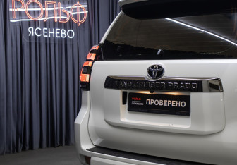 Подержанный автомобиль Toyota Land Cruiser Prado 2022 года (23 фото)