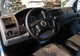 Подержанный автомобиль Volkswagen Transporter Van 2005 года (11 фото)