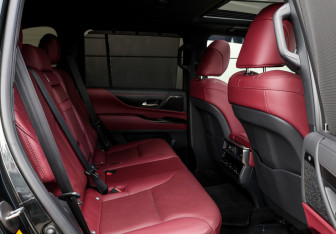 Подержанный автомобиль Lexus LX 2025 года (13 фото)