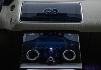 Подержанный автомобиль Land Rover Range Rover Velar 2019 года (14 фото)