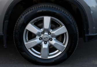 Подержанный автомобиль Nissan X-Trail 2013 года (20 фото)