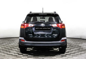 Подержанный автомобиль Toyota RAV4 2014 года (4 фото)