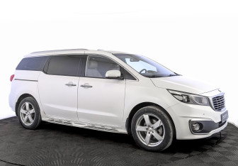 Подержанный автомобиль Kia Carnival 2017 года (3 фото)