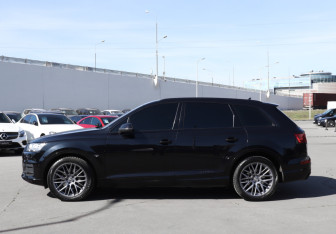 Подержанный автомобиль Audi Q7 2016 года (8 фото)