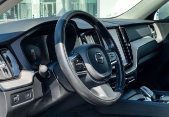 Подержанный автомобиль Volvo XC60 2021 года (13 фото)