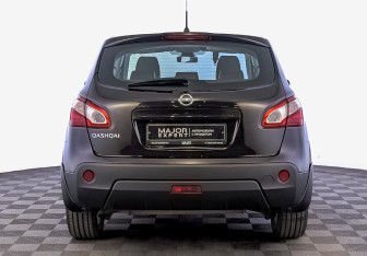 Подержанный автомобиль Nissan Qashqai 2011 года (6 фото)