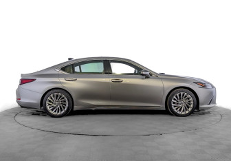 Подержанный автомобиль Lexus ES 2019 года (4 фото)