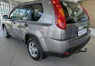 Подержанный автомобиль Nissan X-Trail 2008 года (7 фото)