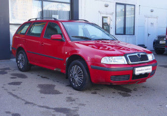 Подержанный автомобиль Skoda Octavia Wagon 2007 года (3 фото)