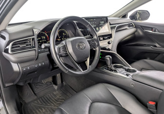 Подержанный автомобиль Toyota Camry Sedan 2022 года (16 фото)