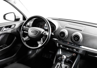 Подержанный автомобиль Audi A3 Sedan 2014 года (9 фото)