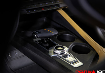 Подержанный автомобиль Changan UNI-V 2022 года (13 фото)