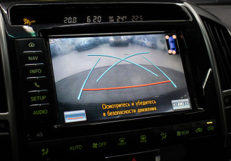 Подержанный автомобиль Toyota Land Cruiser Suv 2013 года (20 фото)