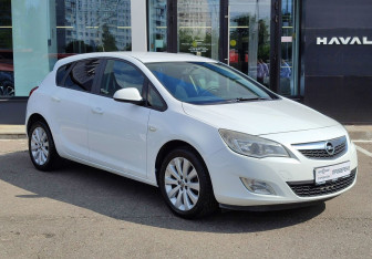 Подержанный автомобиль Opel Astra Hatchback 2012 года (3 фото)
