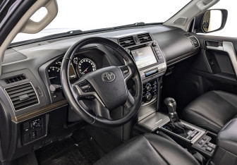 Подержанный автомобиль Toyota Land Cruiser Prado 2019 года (15 фото)